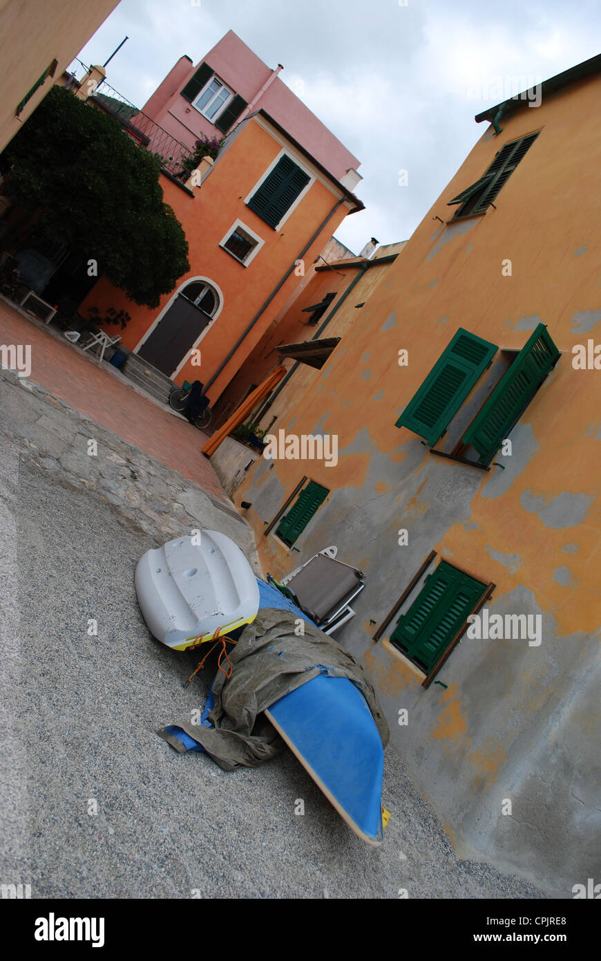 Bunte Häuser am Strand Varigotti Dorf, Ligurien, Italien Stockfoto