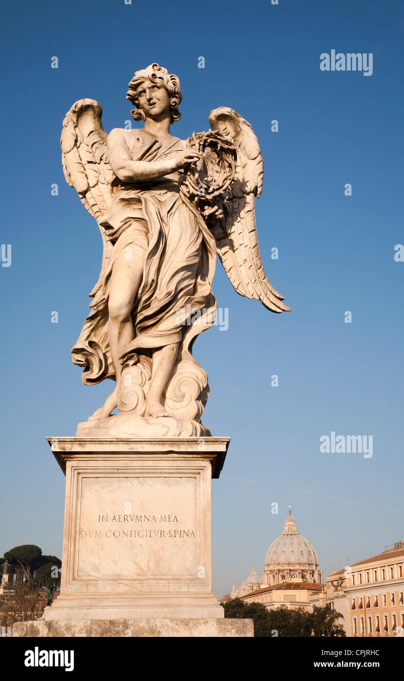 Rom - Ponte Sant'Angelo - Engel Brücke - Engel mit der Dorn-Krone Stockfoto