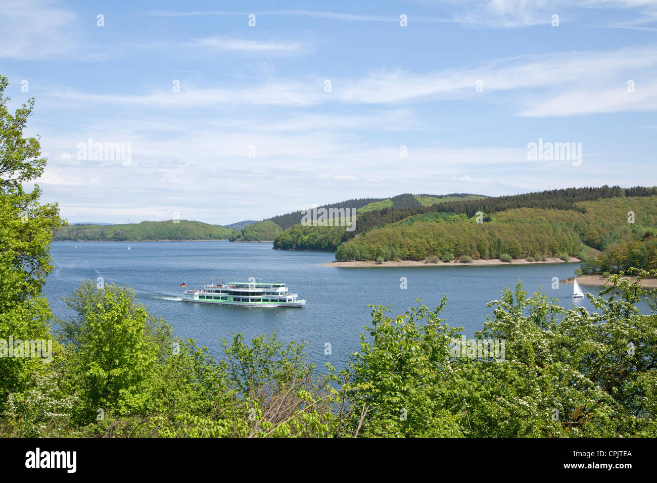 Ausflugsschiff auf See Bigge in der Nähe von Attendorn, Sauerland, Nordrhein-Westfalen, Deutschland Stockfoto