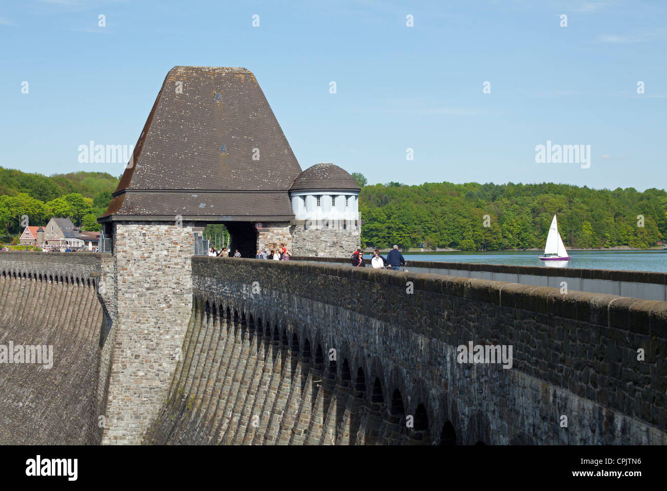 Staumauer, See Moehne (Moehnesee), Sauerland, Nordrhein-Westfalen, Deutschland Stockfoto