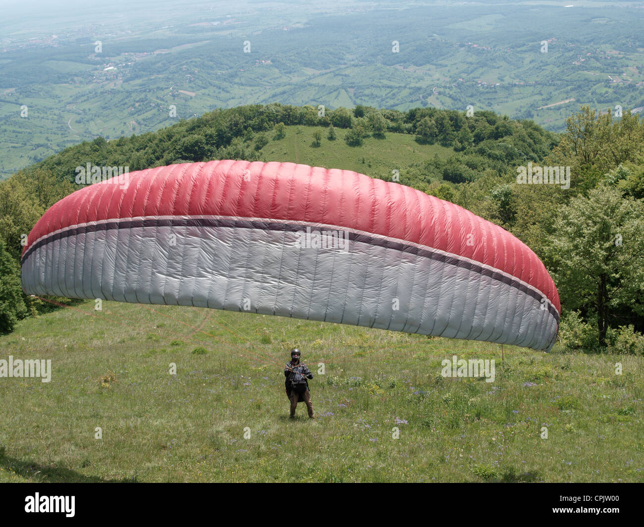 Eine landgestützte Gleitschirm bis zum Abflug bereit Stockfoto