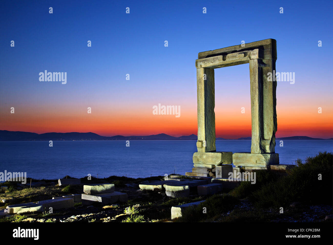 Die Portara ("große Tor") von Naxos, wahrscheinlich der Apollotempel (andere sagen des Dionysos), Kykladen, Griechenland Stockfoto