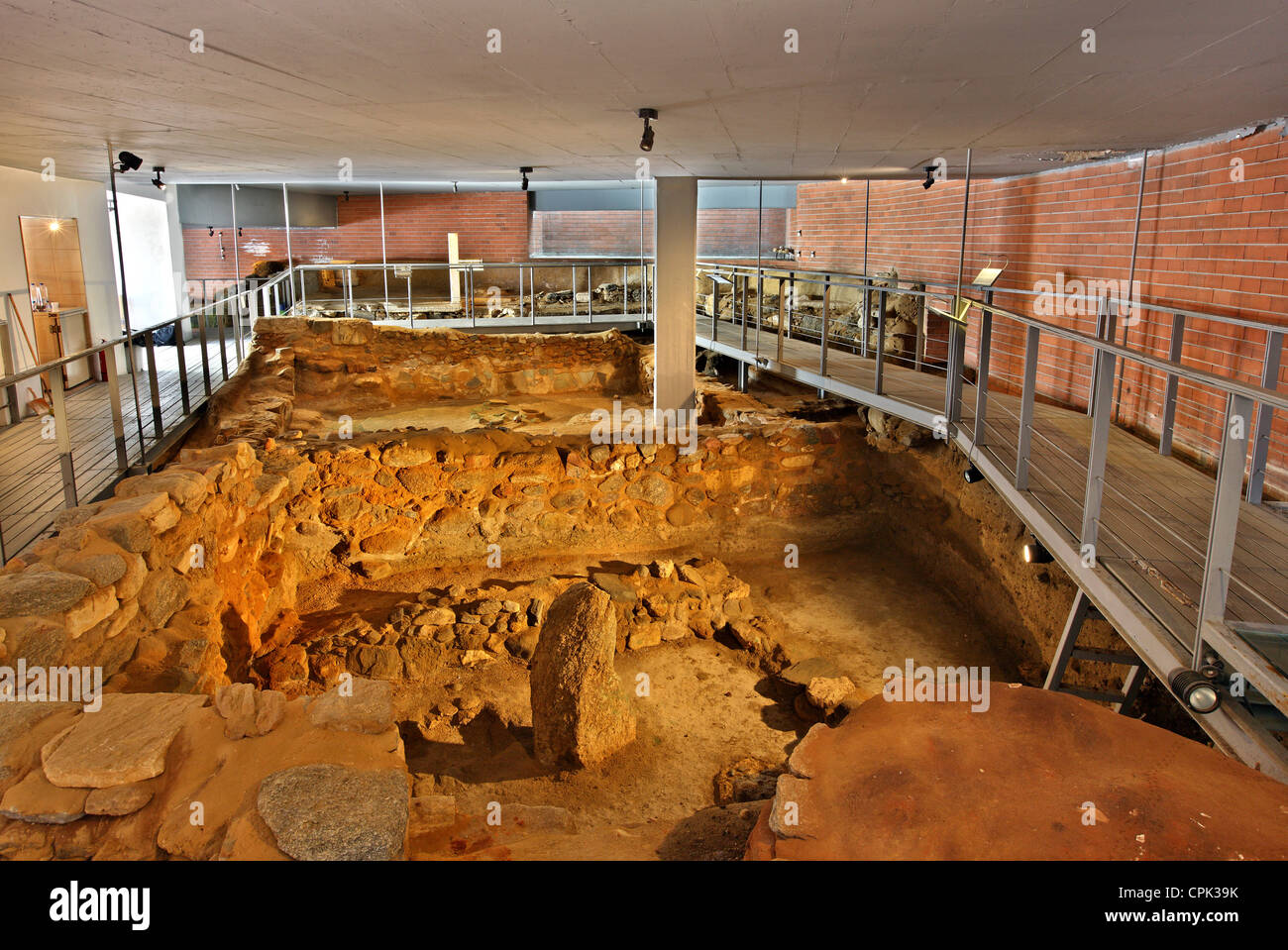 Die "vor Ort" archäologisches Museum (auch bekannt als "Metropolis Website Museum"), Chora von Naxos, Insel Naxos, Kykladen, Griechenland. Stockfoto