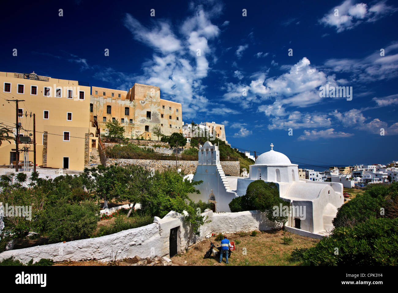 Der "Rückseite" der Kaste der Sanoudos und die Kirche von Agia Kyriaki, Chora ("Hauptstadt") der Insel Naxos, Kykladen, Griechenland. Stockfoto