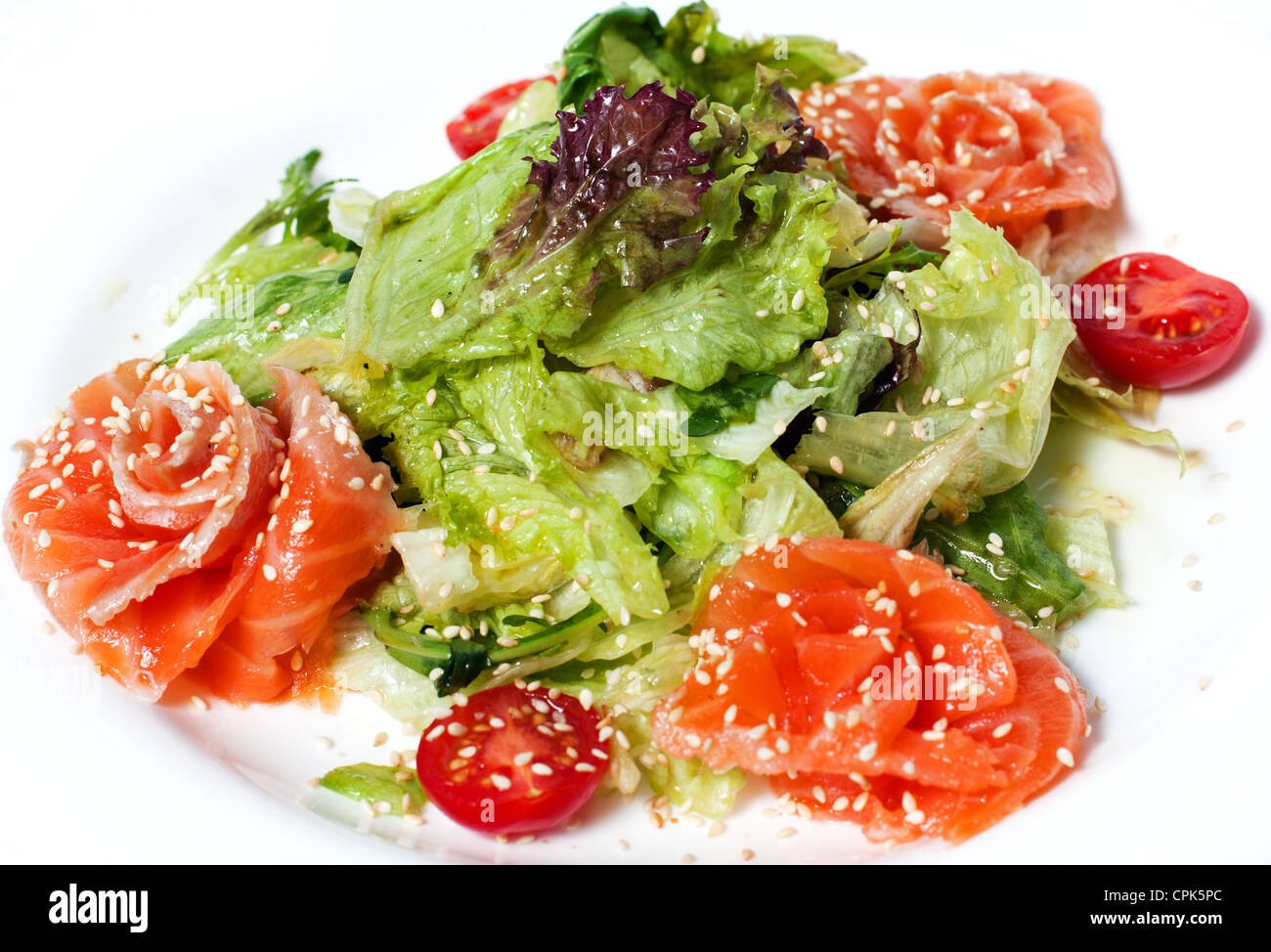 Leichten Salat mit Lachs und Salat. Stockfoto