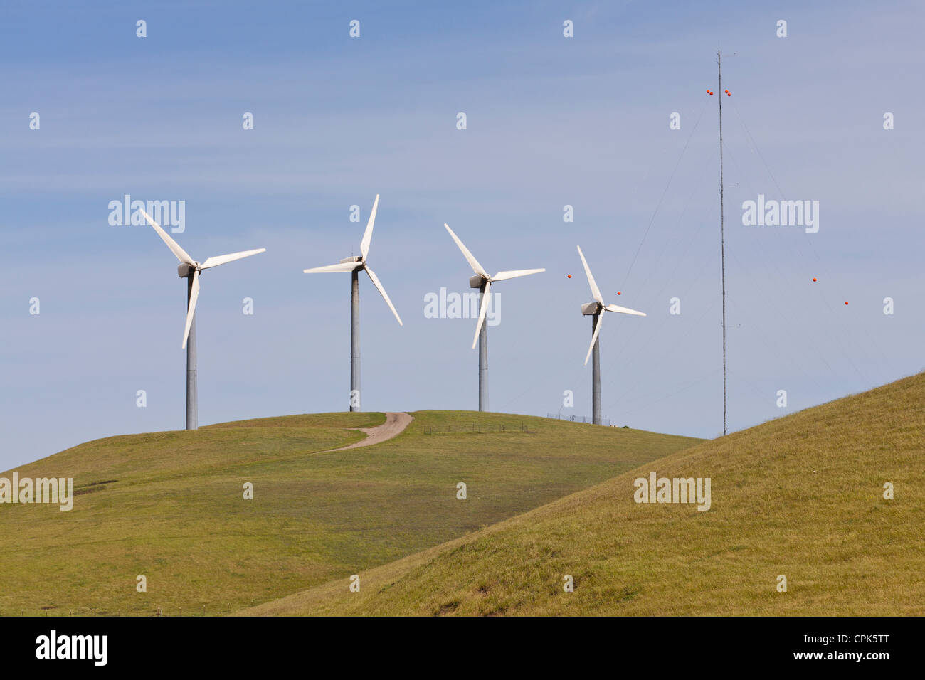 Windkraftanlagen in Windparks - Altamont Pass, Kalifornien, USA Stockfoto