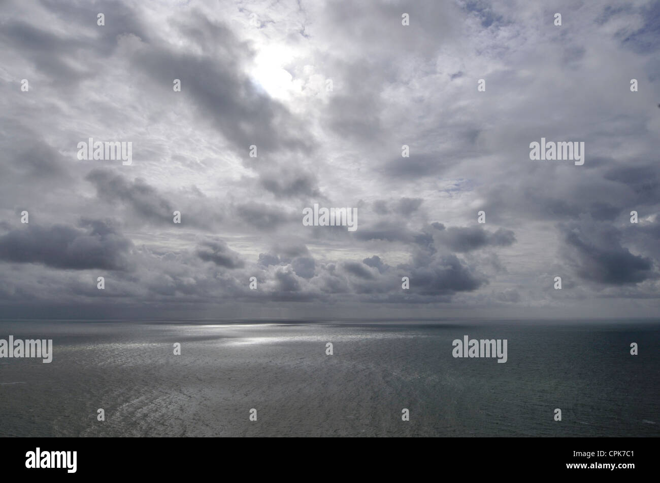 Wolken über dem Ärmelkanal betrachtet von Beachy Head in East Sussex. Stockfoto
