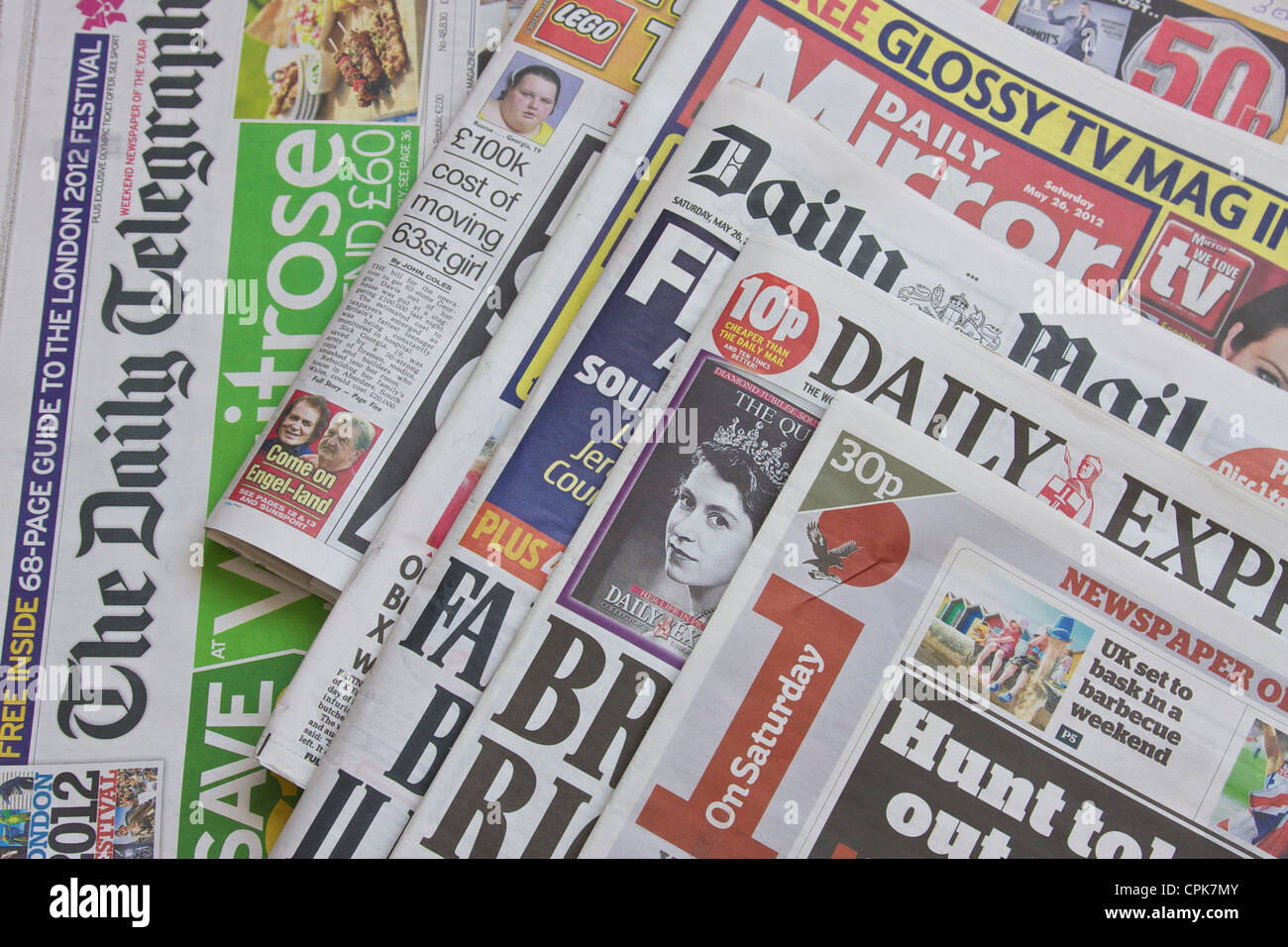 Auswahl der britischen Tageszeitungen Nachrichten vom 26. Mai 2012 Stockfoto