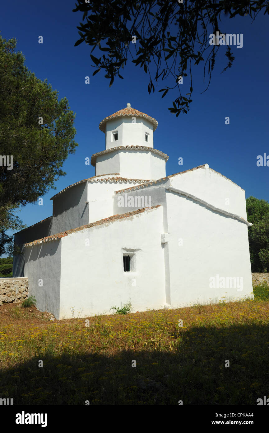 Kirche Sant Llorenc de Binixems, Menorca, Spanien mit tiefblauen Himmel Stockfoto