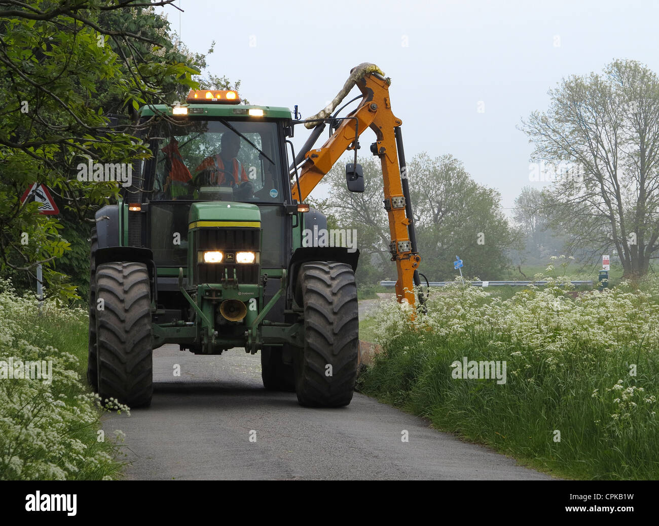 Autobahn Wartung schneiden Grünstreifen Stockfoto