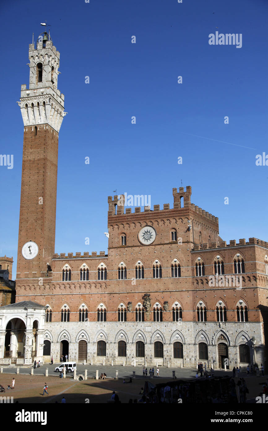 PALAZZO PUBBLICO Turm PIAZZA DEL CAMPO SIENA Toskana Italien 10. Mai 2012 Stockfoto
