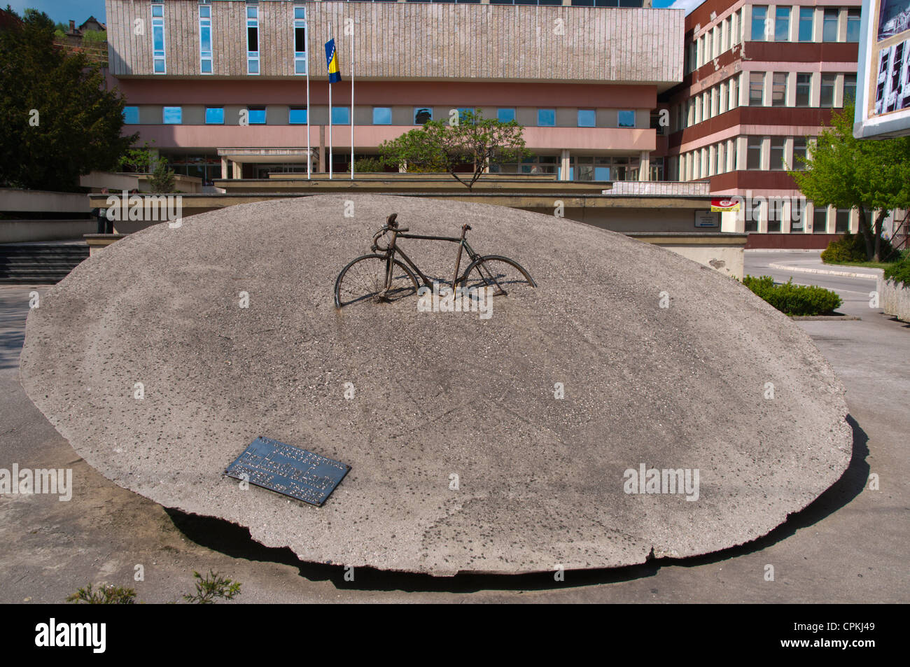 Ihre Heilung Erde Skulptur von Alexandros Kokkinos vor Stadtkrankenhaus zentrale Sarajevo Stadt Bosnien und Herzegowina-Europa Stockfoto