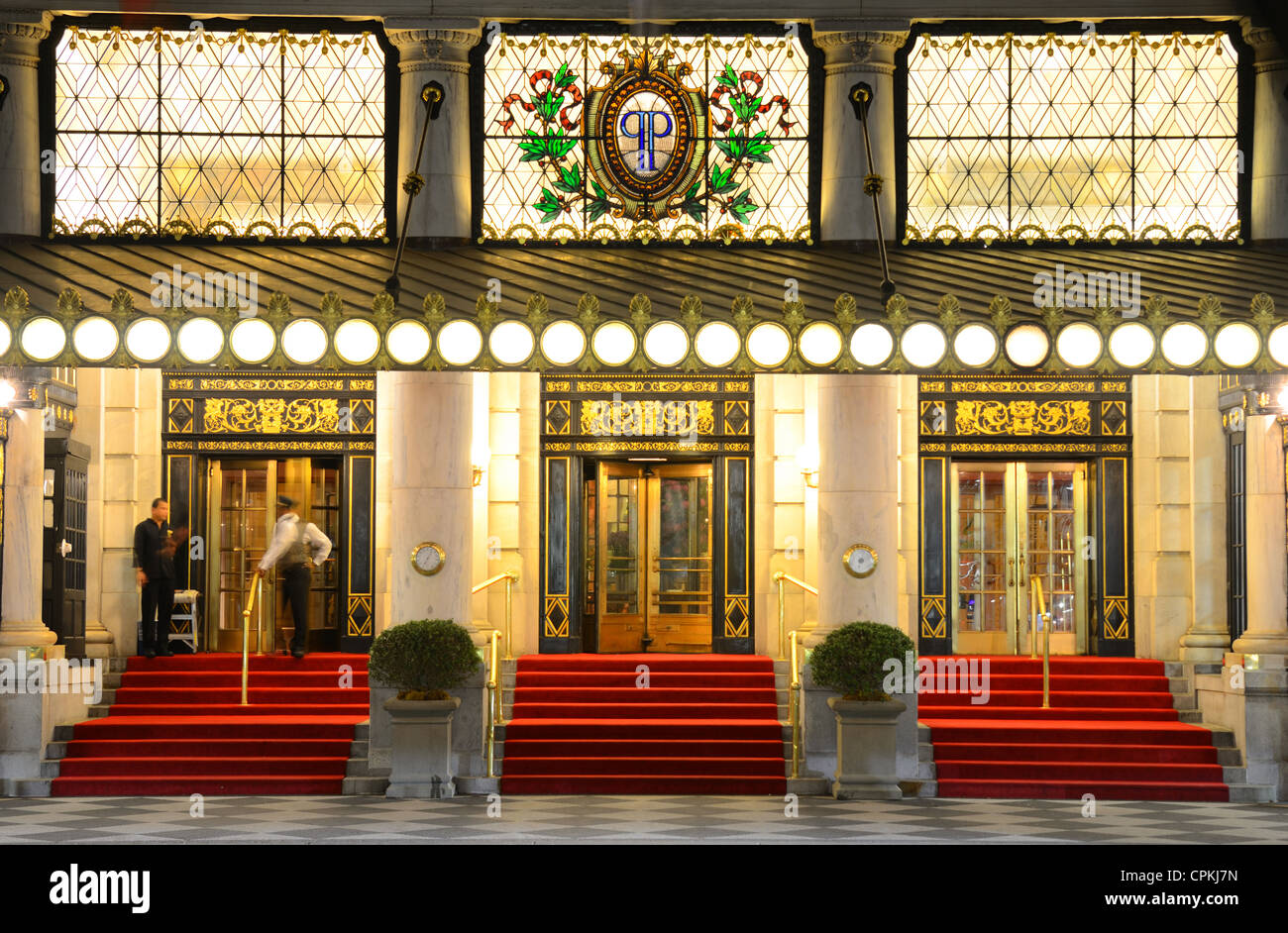 Das Landmark Plaza Hotel in der Nähe von Central Park in New York City. Stockfoto