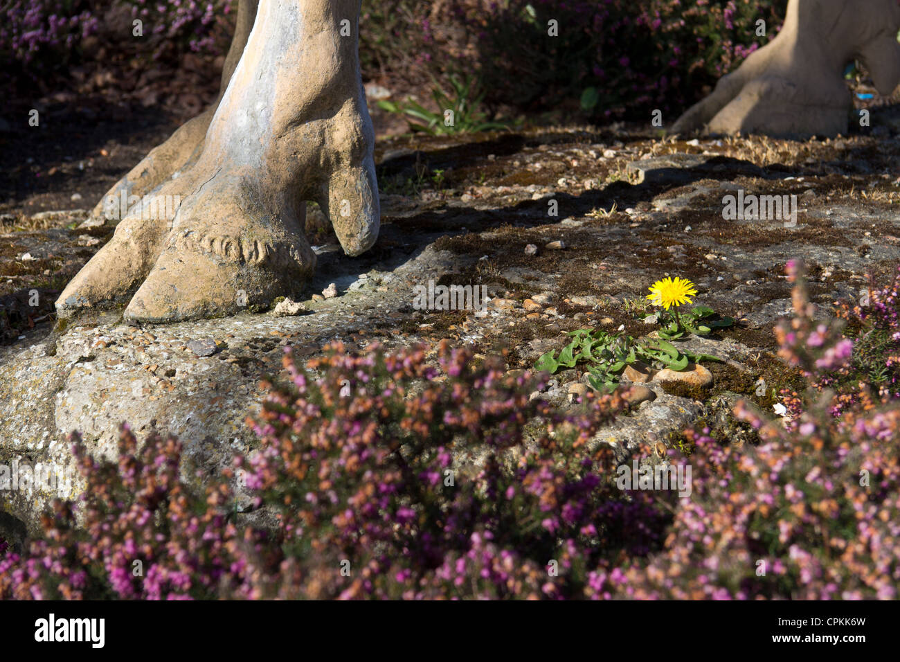 HUF Rehe (Verwandte Vorgänger) Dinosaurier-Statue im Crystal Palace park Stockfoto