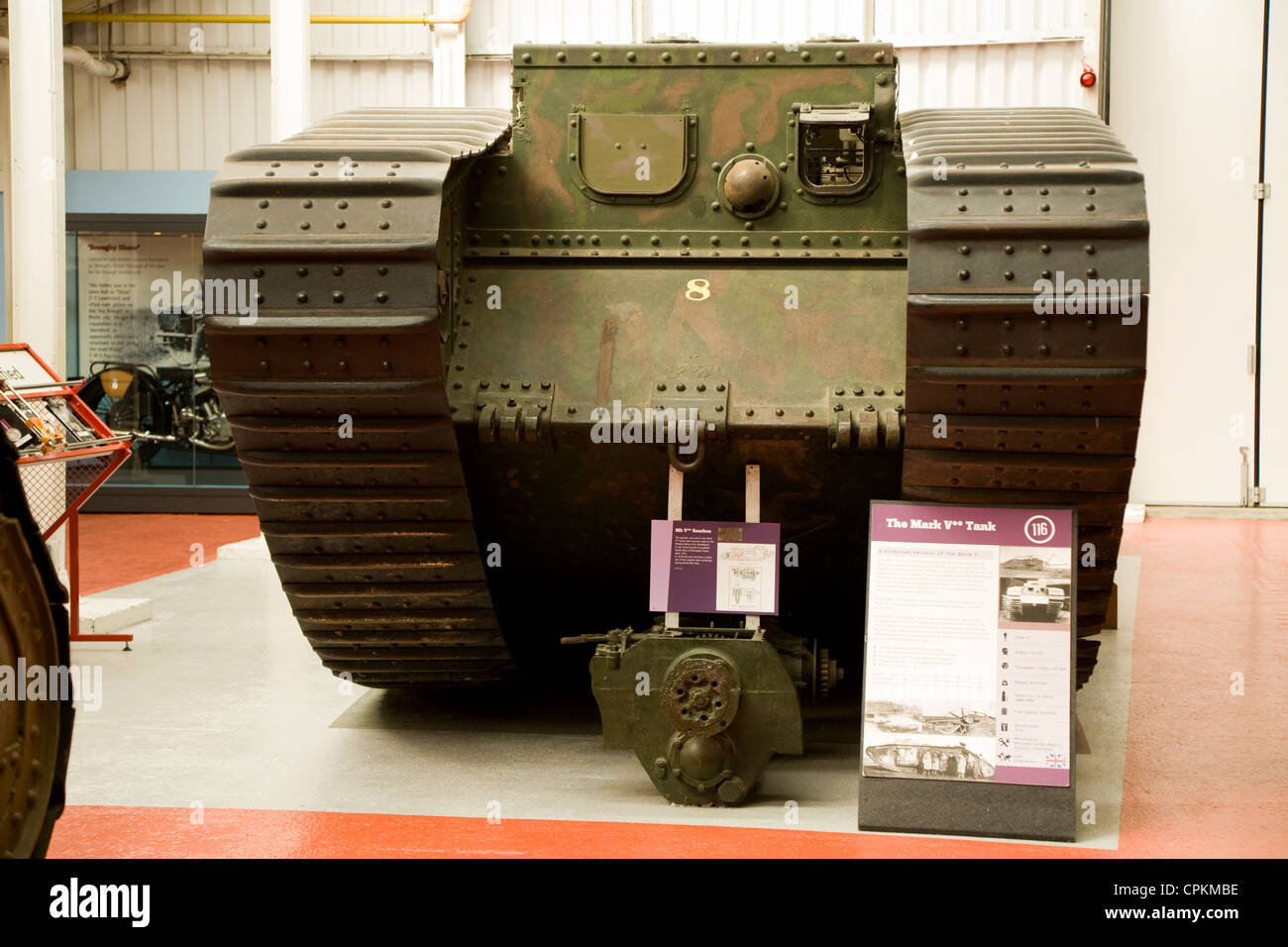 Ersten Weltkrieg schwere Panzer (gestreckt) Mark V ** / MK 5 weiblich, auf dem Display / displayed in The Tank Museum in Bovington, Dorset UK. Stockfoto