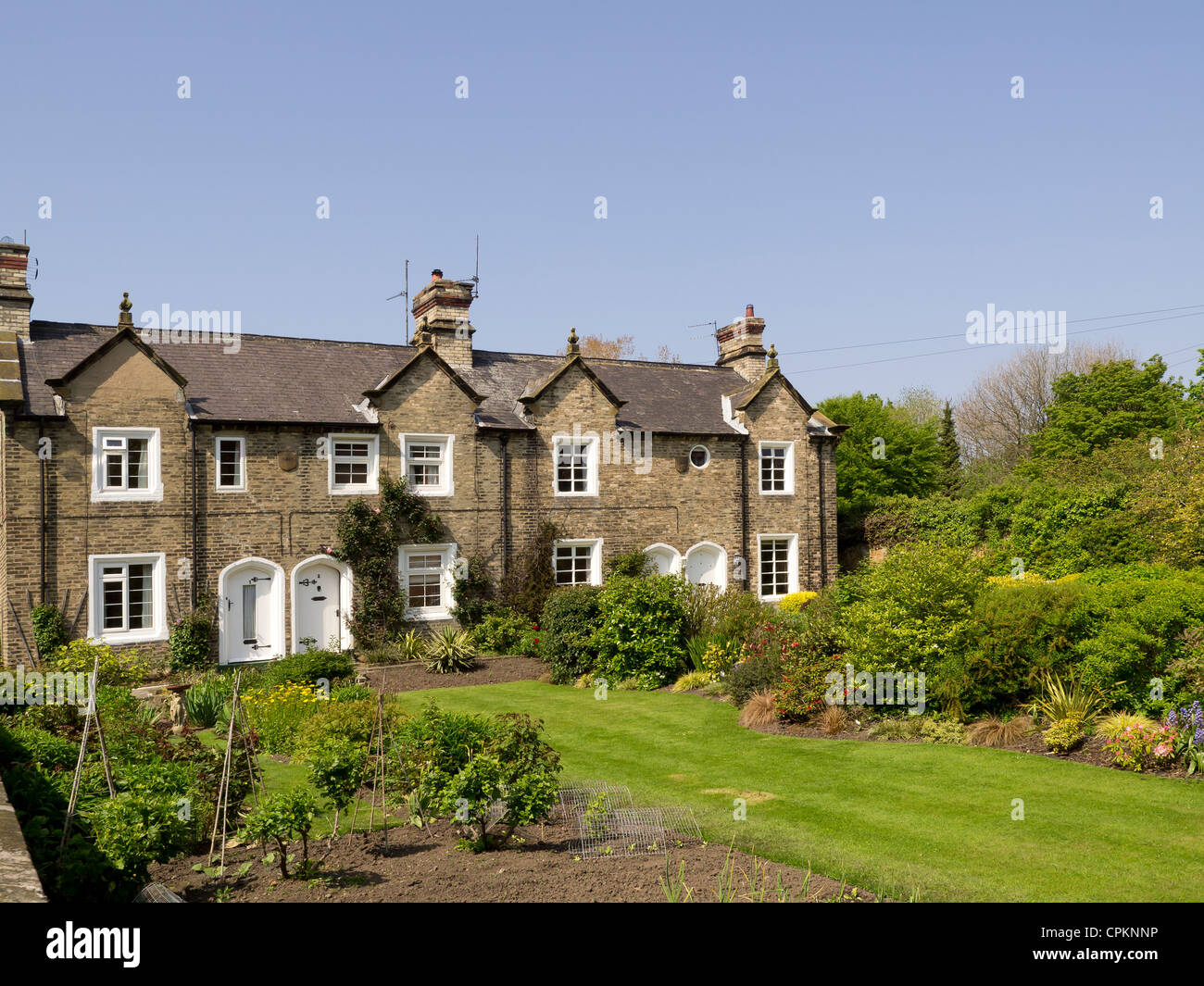 Vier Eisenbahn-Cottages, entworfen von John Middleton erbaut 1847 am Bahnhof Redcar und zog nach Kirkleatham im Jahre 1861 Stockfoto