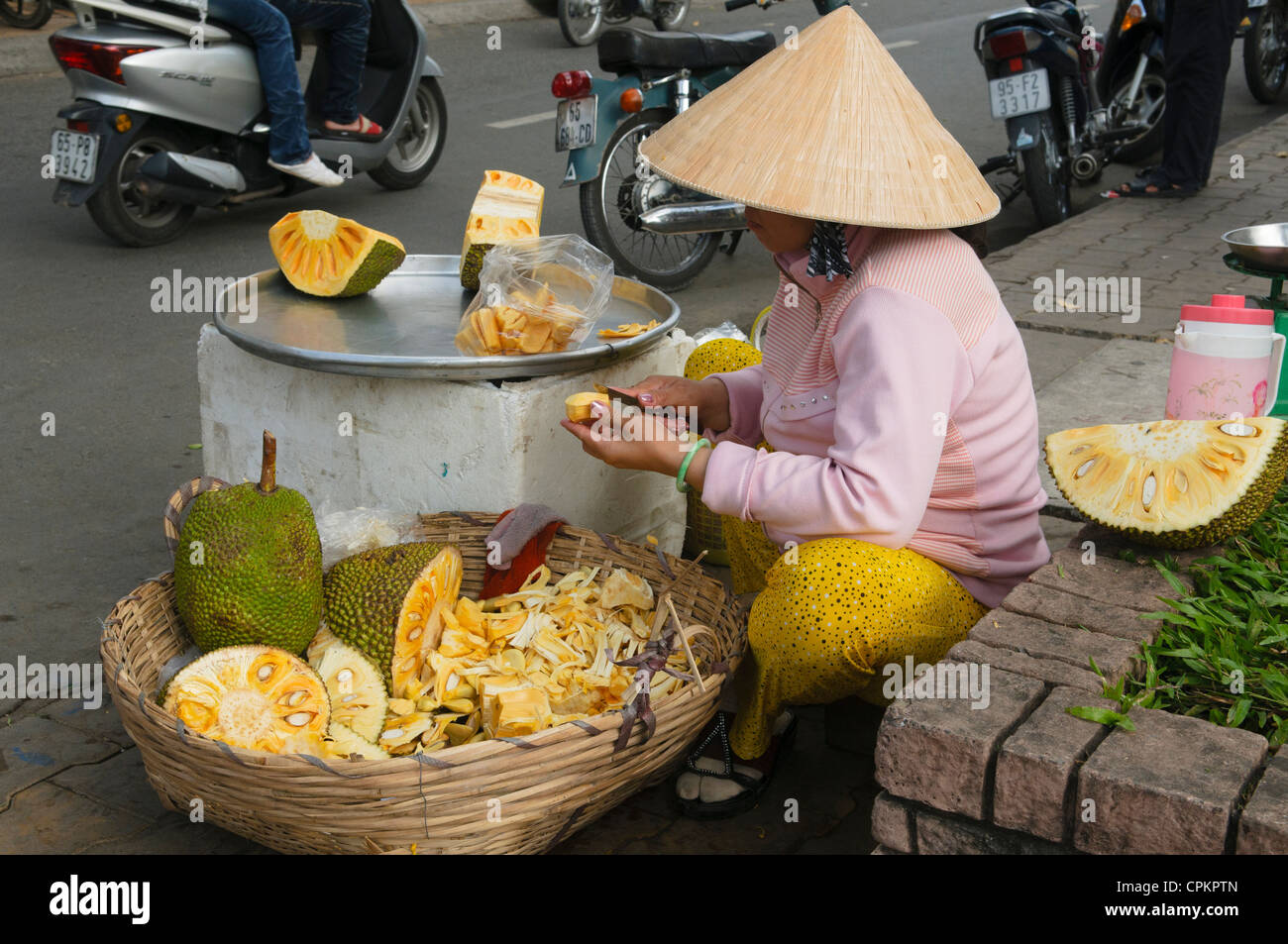 Jackfrüchte Anbieter auf dem Markt auf der Insel Phu Quoc in Vietnam Stockfoto