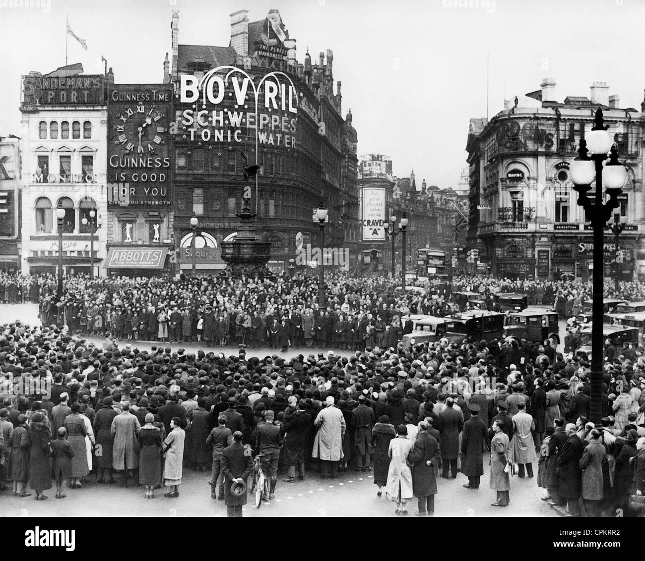 Zwei Minuten des Schweigens für König George v. von Großbritannien am Piccadilly Circus, 1936 Stockfoto