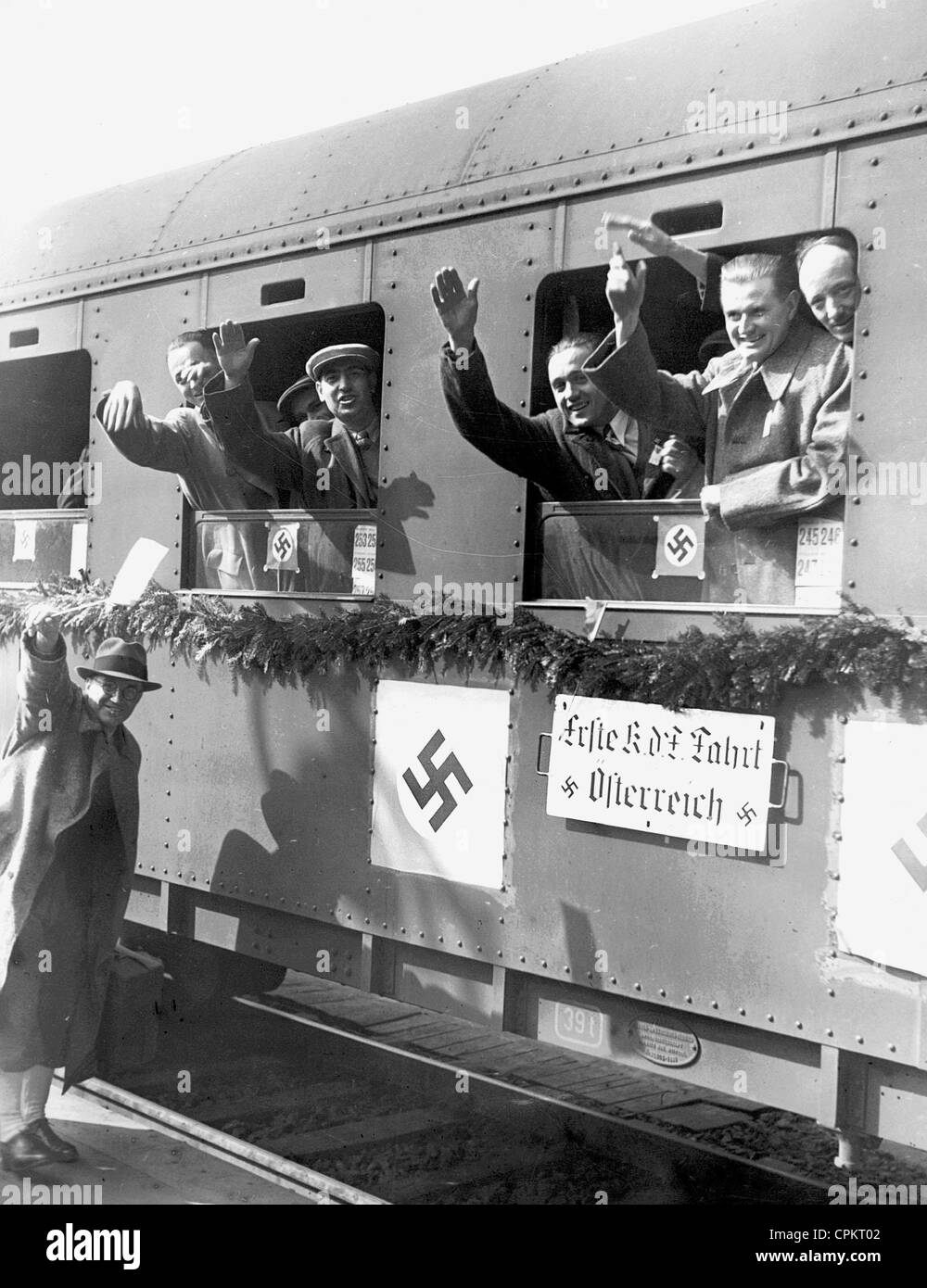 Österreicher nehmen eine Zugfahrt mit der KdF-Organisation, 1938 Stockfoto