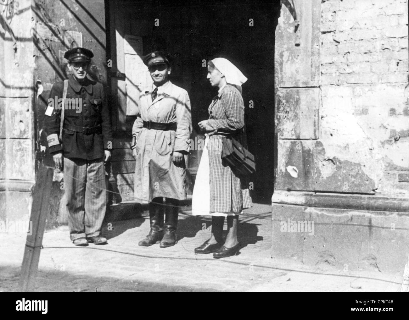 Ghetto-Polizei und Krankenschwester im Warschauer Ghetto Stockfoto