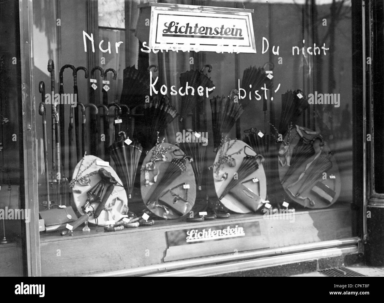 Anti-Semitic Motto geschrieben auf eine jüdische Shop, 1933 Stockfoto