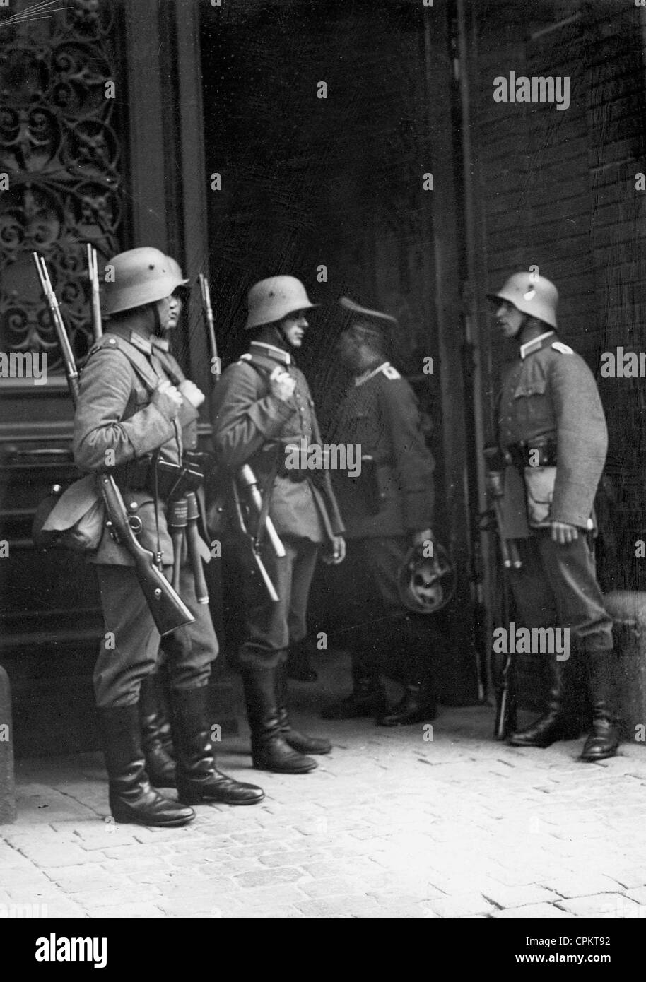 Besetzung des Berliner Polizeipräsidiums durch die Reich-Verteidigung-Kraft, 1932 Stockfoto