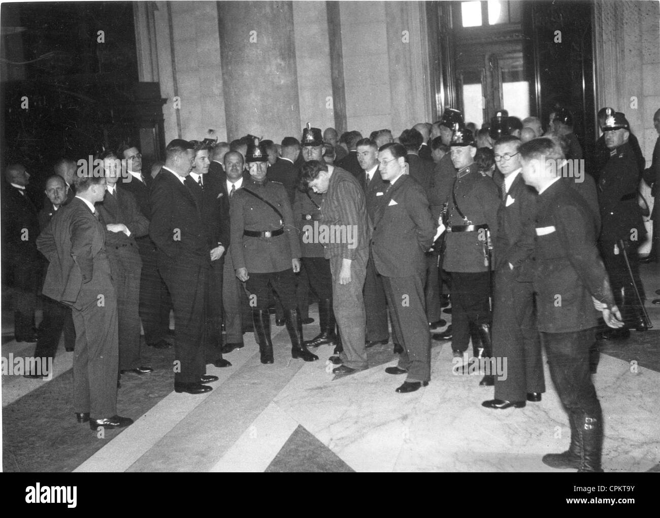 Besuch in der Szene des Verbrechens in dem Reichstagsbrand Studie, 1933 Stockfoto