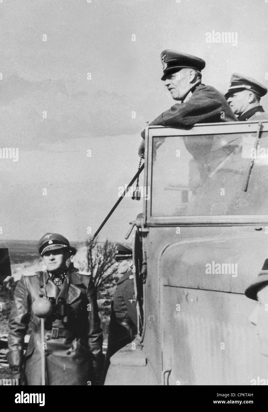 Von Rundstedt und Sepp Dietrich bei der Inspektion des Atlantikwalls, 1943 Stockfoto