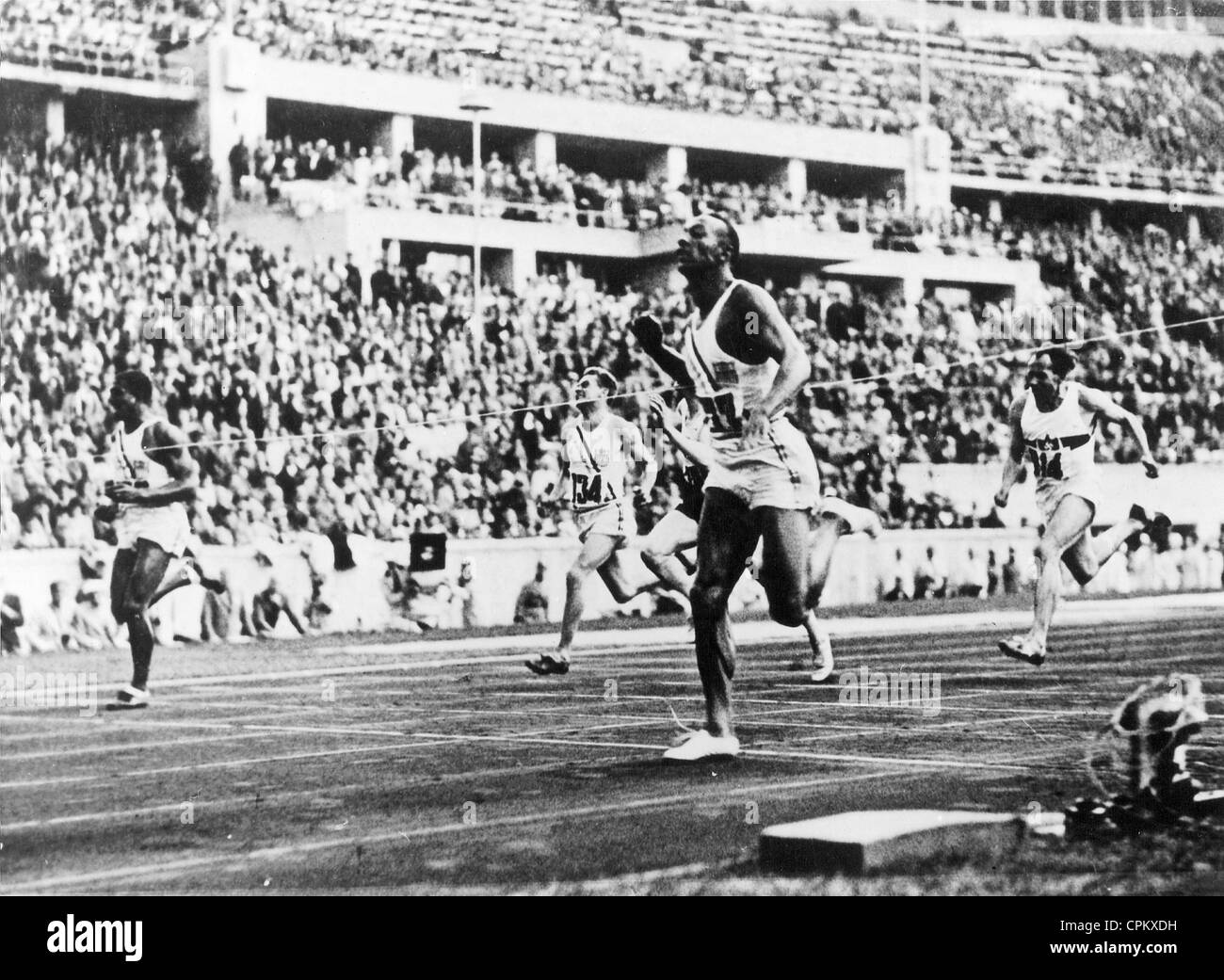 Jesse Owens bei den Olympischen Spielen in Berlin 1936 Stockfotografie
