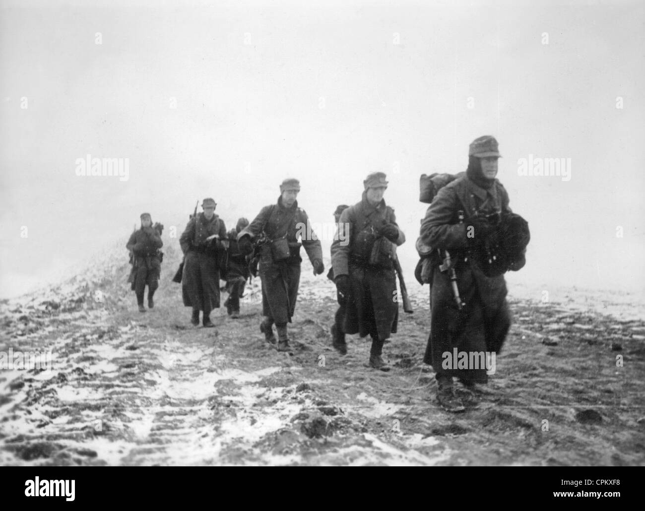 Deutsche Soldaten während einer Gegenoffensive an der Ostfront im Winter 1941 Stockfoto