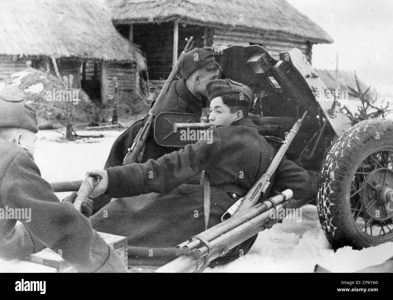 Russischen Freiwilligen der Wehrmacht während des Trainings an der Ostfront 1943 Stockfoto