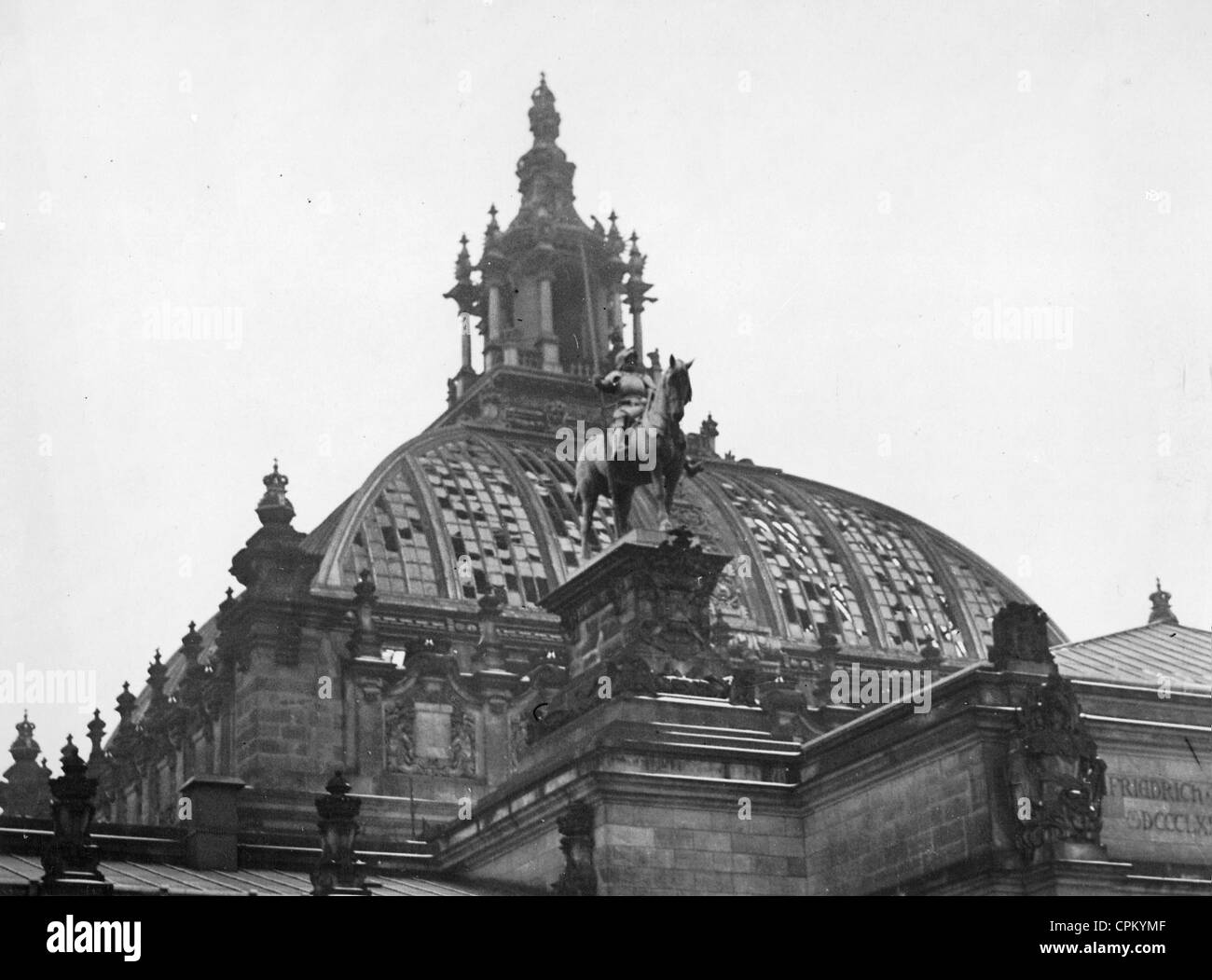 Kuppel des Reichstags in Berlin nach dem Brand, 1933 Stockfoto