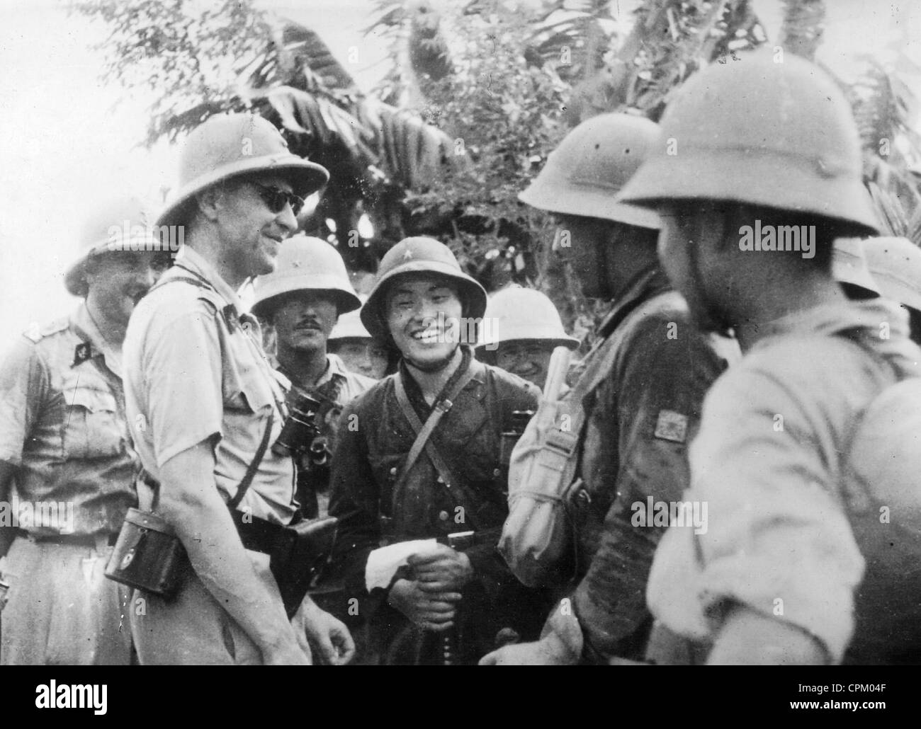 Japanese and french soldiers Fotos und Bildmaterial in hoher