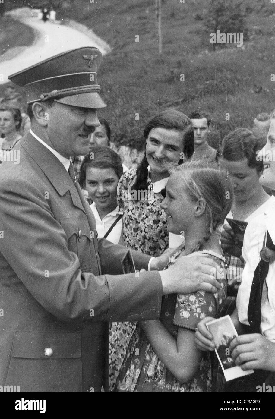 Adolf Hitler trifft Kinder am Obersalzberg, 1936 Stockfoto