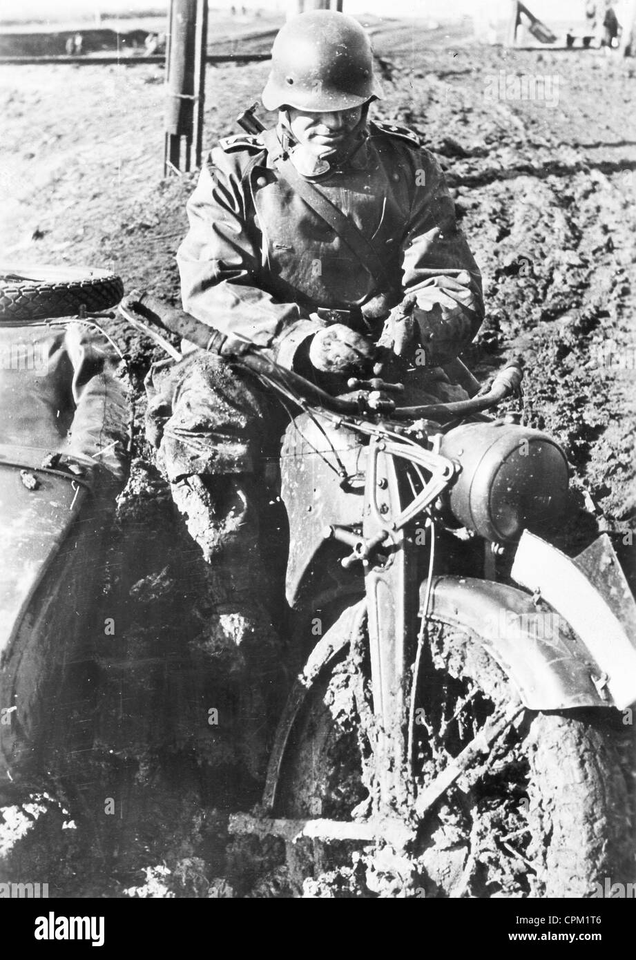 Deutsche Motorradfahrer an der Ostfront, 1941 Stockfoto