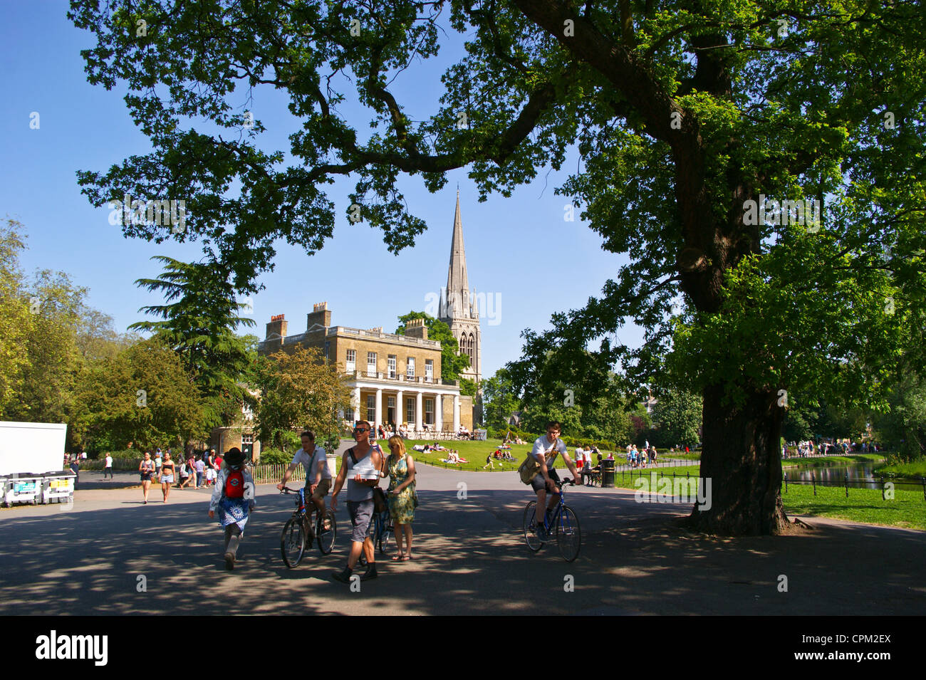 Clissold House Café und Marienkirche, Clissold Park, Stoke Newington, London, England Stockfoto