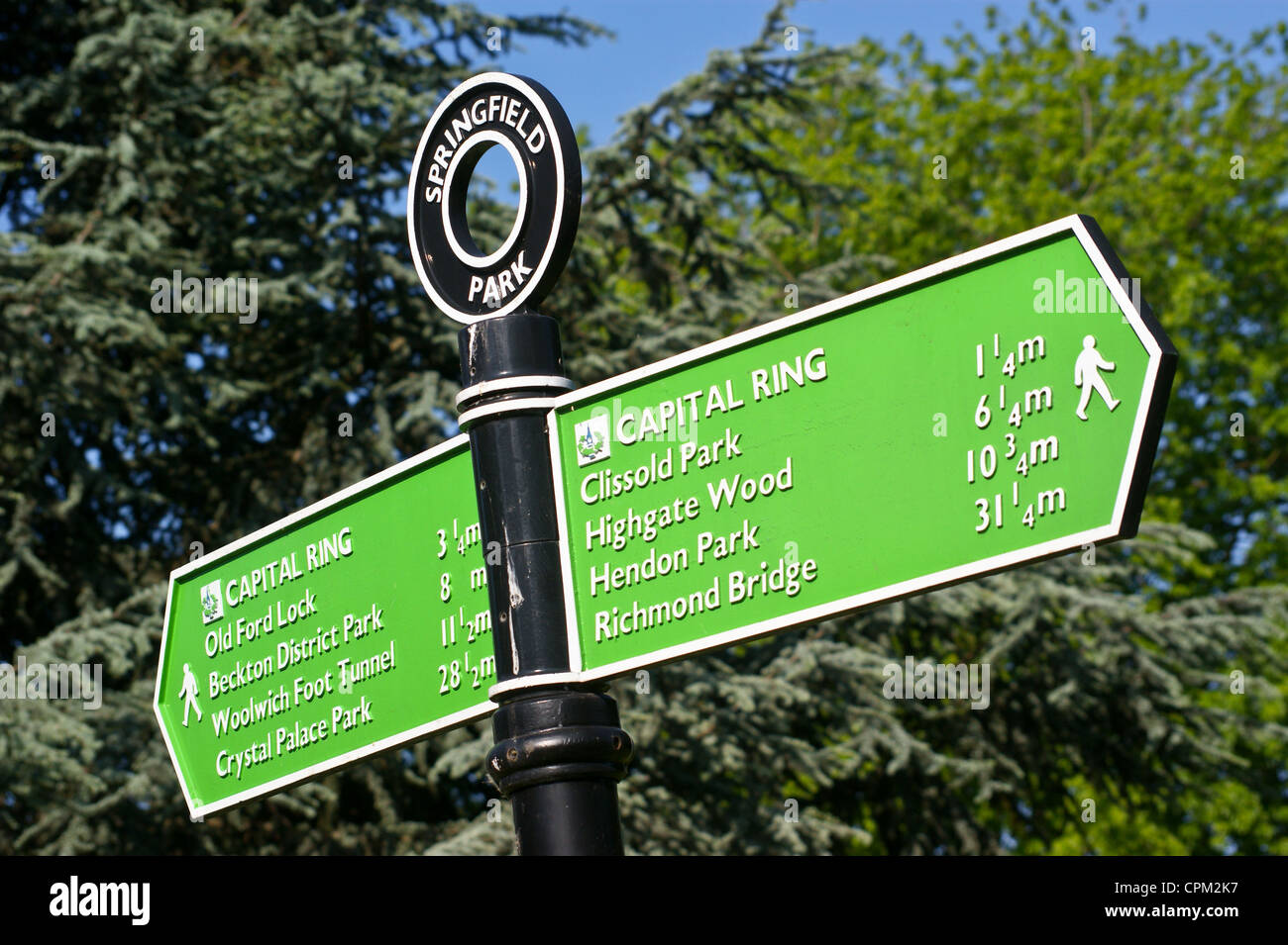 Ein Wanderweg-Zeichen auf der Hauptstadt Ring Wanderweg, Springfield Park, Hackney, London, England Stockfoto
