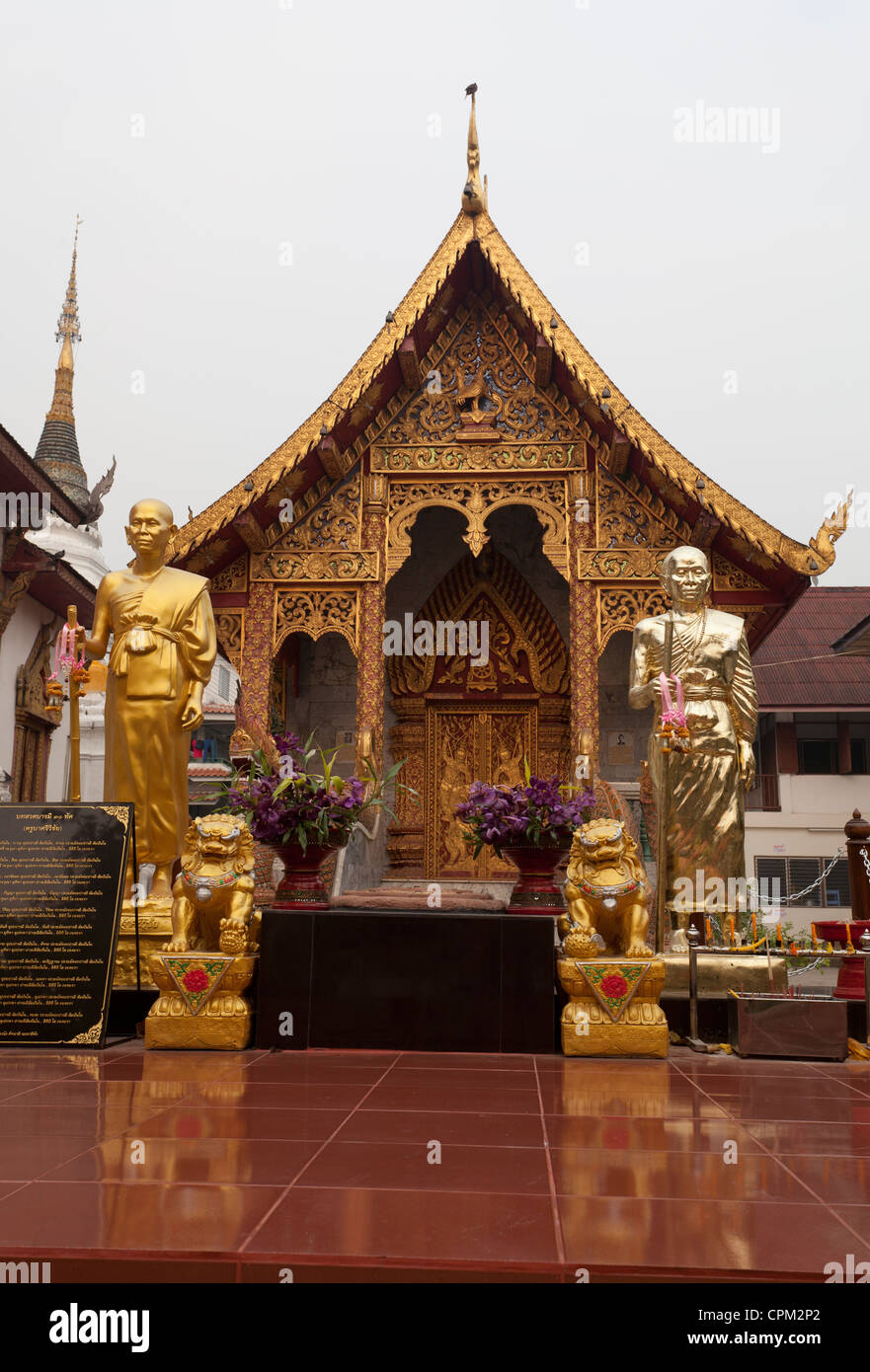 Tempel mit Statuen Stockfoto