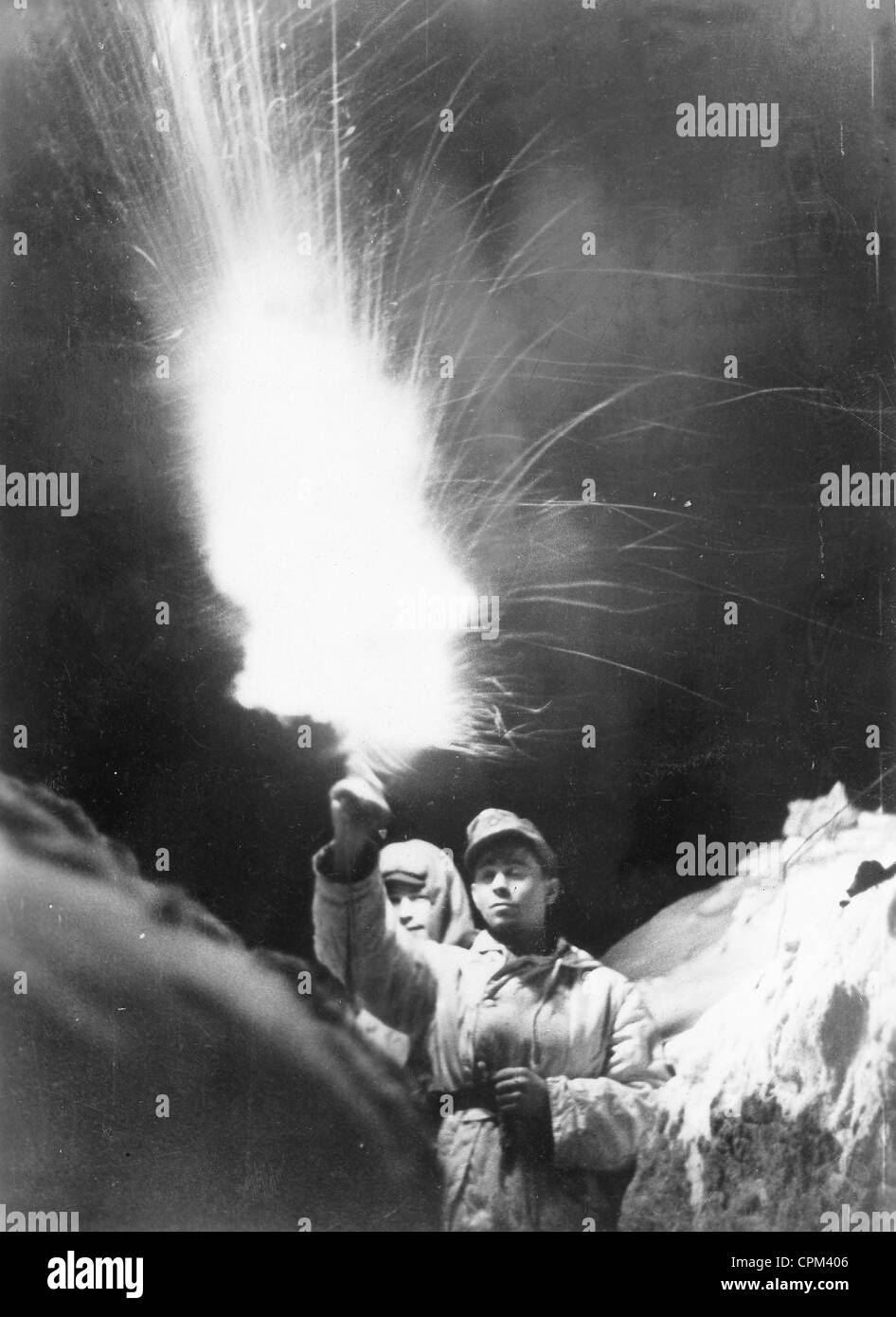 Deutsche Soldaten sind feuern aus ein Signalpistole, 1944 Stockfoto