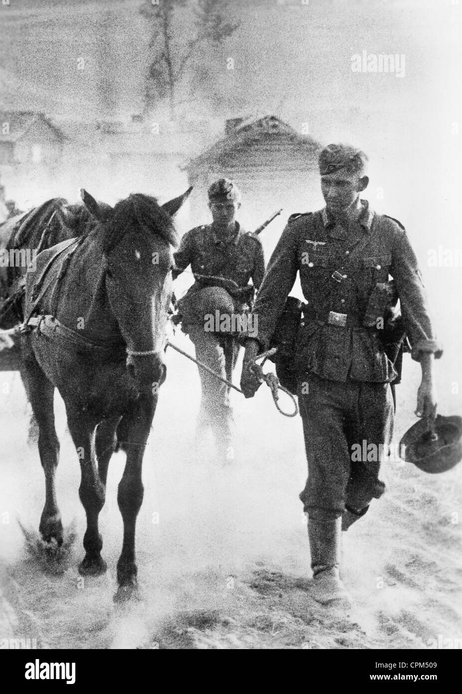 Versorgung wird 1941 an der Ostfront, beschafft. Stockfoto