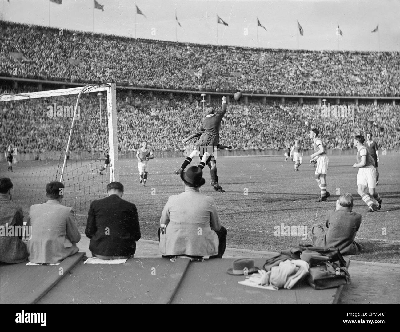 Hannover 96 gegen den FC Schalke 04 im Endspiel der deutschen Fußball-Meisterschaft, 1938 Stockfoto