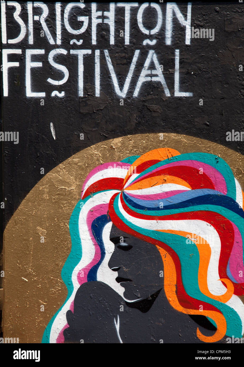 Brighton Festival Plakat gesprüht auf Wand - Brighton - UK Stockfoto