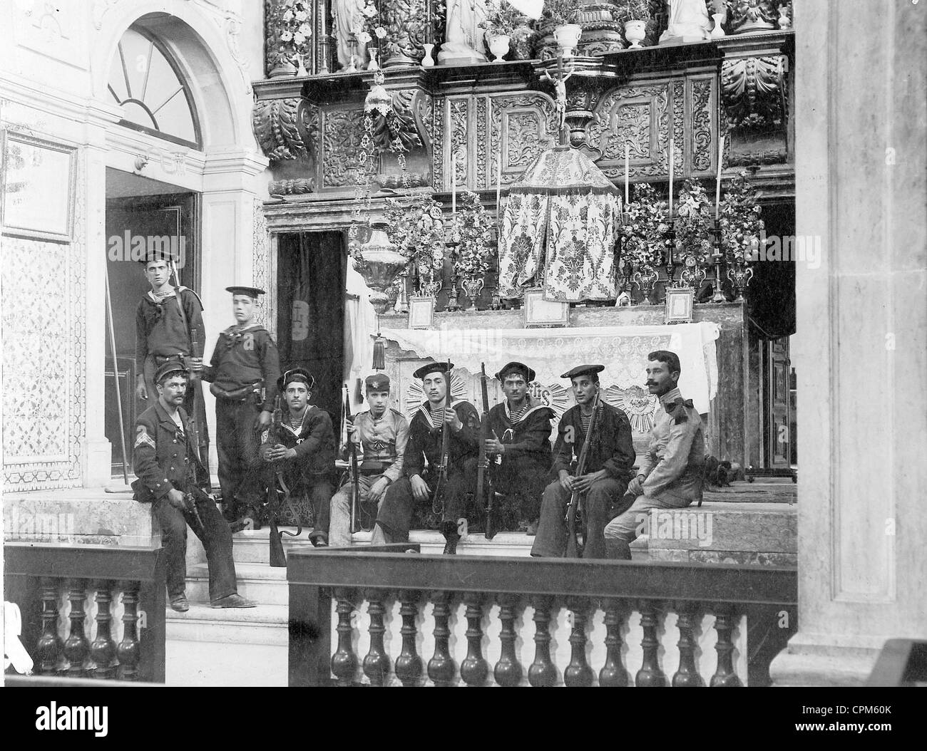 Revolutionäre Matrosen in einer Kirche in Lissabon, 1910 Stockfoto