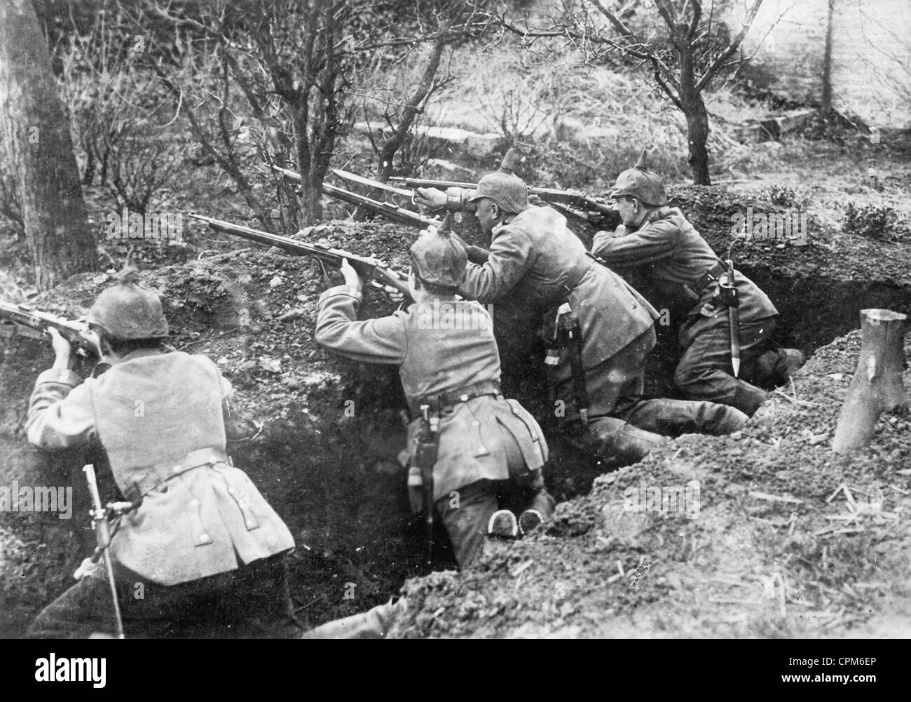 Deutsche Soldaten in einem Graben in Frankreich, 1914 Stockfoto