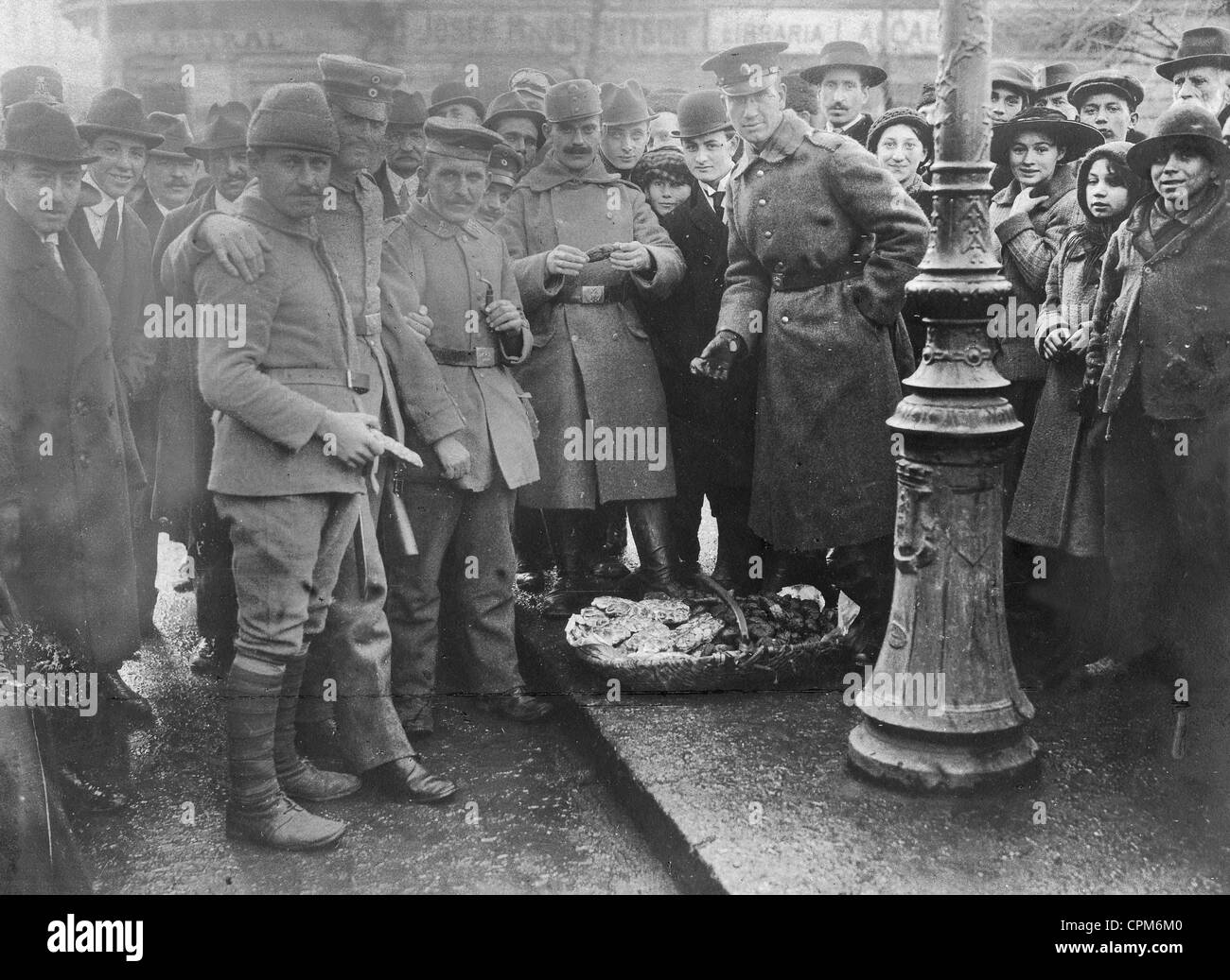 Soldaten der Achsenmächte in besetzten Bukarest, 1917 Stockfoto