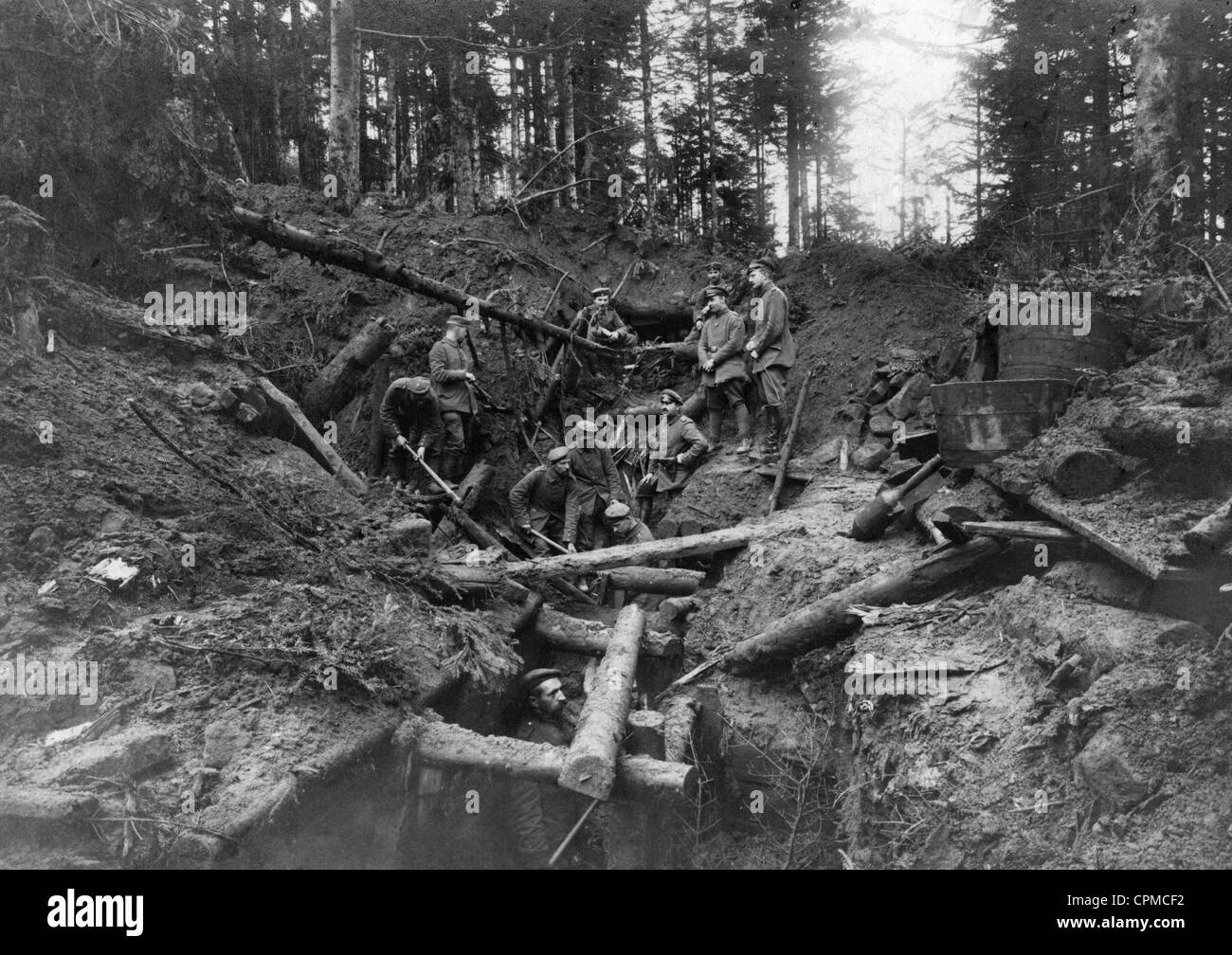 Deutsche Soldaten in einer erbeuteten französischen Position, 1916 Stockfoto