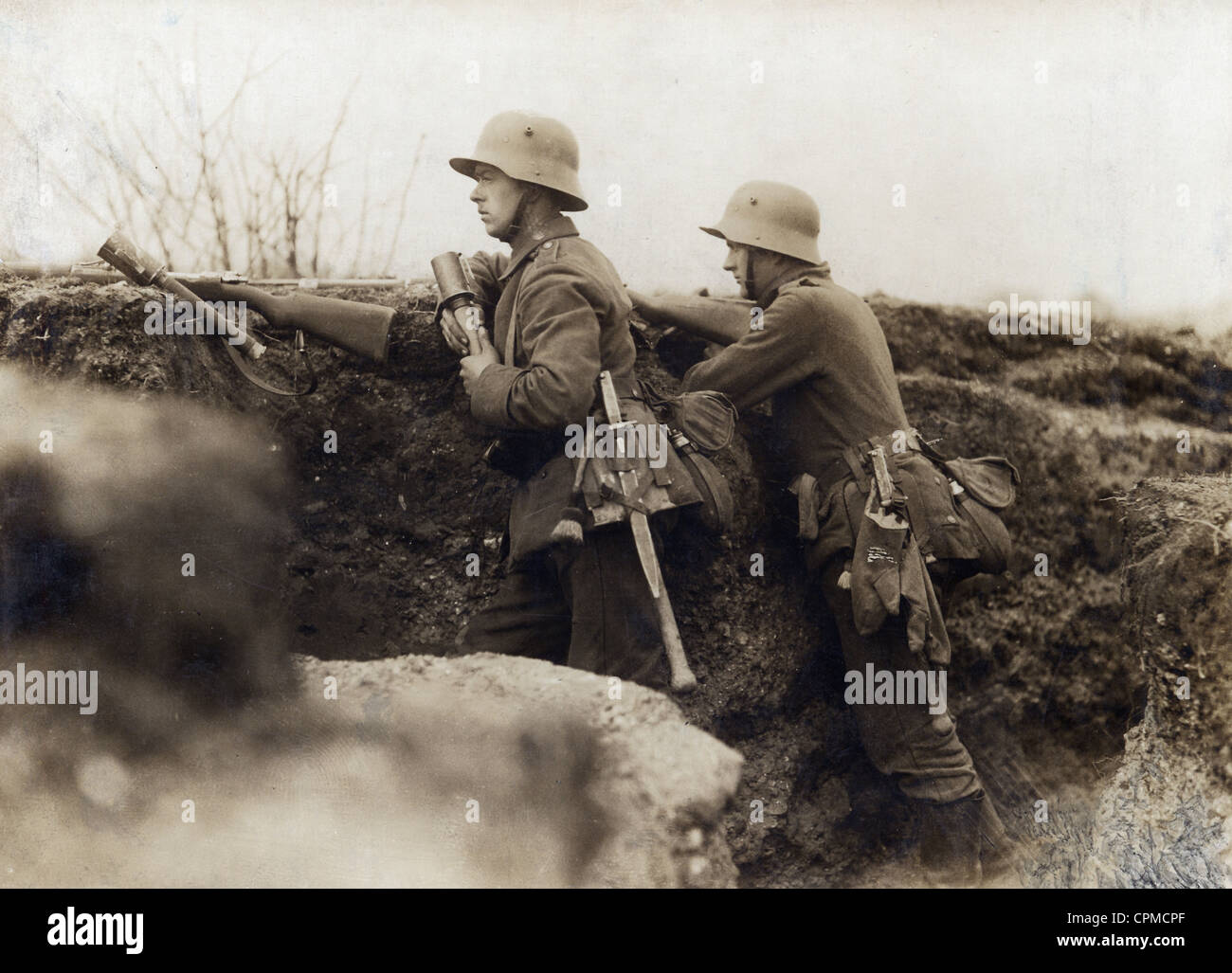 Deutsche Soldaten auf dem Schlachtfeld der Schlacht an der Aisne in Frankreich, 1918 Stockfoto