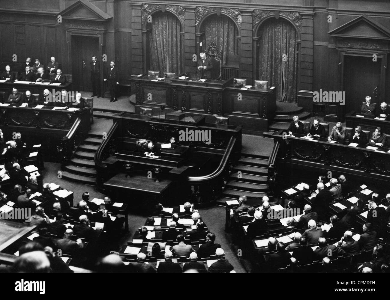 Kongress der deutschen Gesellschaft der Gewerkschaften im Konferenzsaal des Reichstags, 13. April 1931 (s/w Foto) Stockfoto Kongress der deutschen Gesellschaft der Gewerkschaften im Konferenzsaal des Reichstags, 13. April 1931 (s/w Foto) Stockfoto