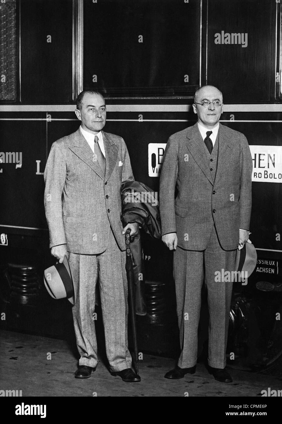 Die deutsche Bundeskanzlerin Heinrich Bruening und Außenminister Julius Curtius, Berlin 1931 (s/w Foto) Stockfoto