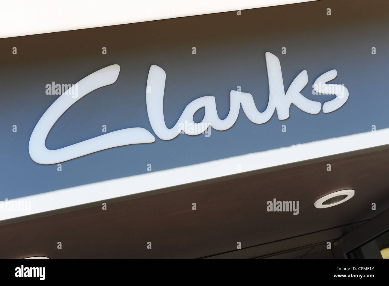 Clarks Schuh Shop-Logo und melden Sie Uk Stockfoto